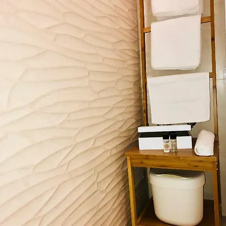 The L Place By Right Place Σπλιτ